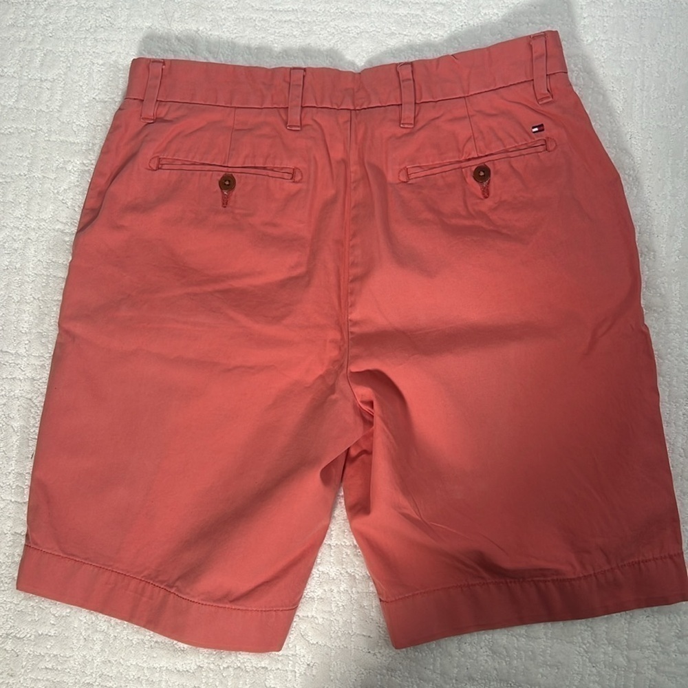 Tommy Hilfiger classic fit salmon pink chino shorts with pockets size 32 - Picture 3 of 6